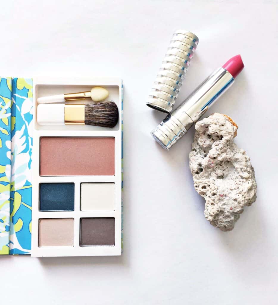 coral-beauty-cosmetics-cosmetics-new-york-products-makeup-makeup-make-up-minimalism-flat-lay