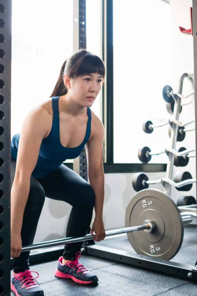 woman deadlifting